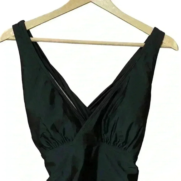 Eddie Bauer L Black Swimsuit One Piece Shaping Ruched Criss Cross Back NWT - Picture 5 of 8